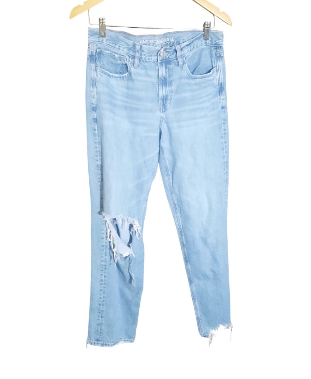 American Eagle Womens Ripped Mom Jeans Light Wash Distressed at The Knee Size 6